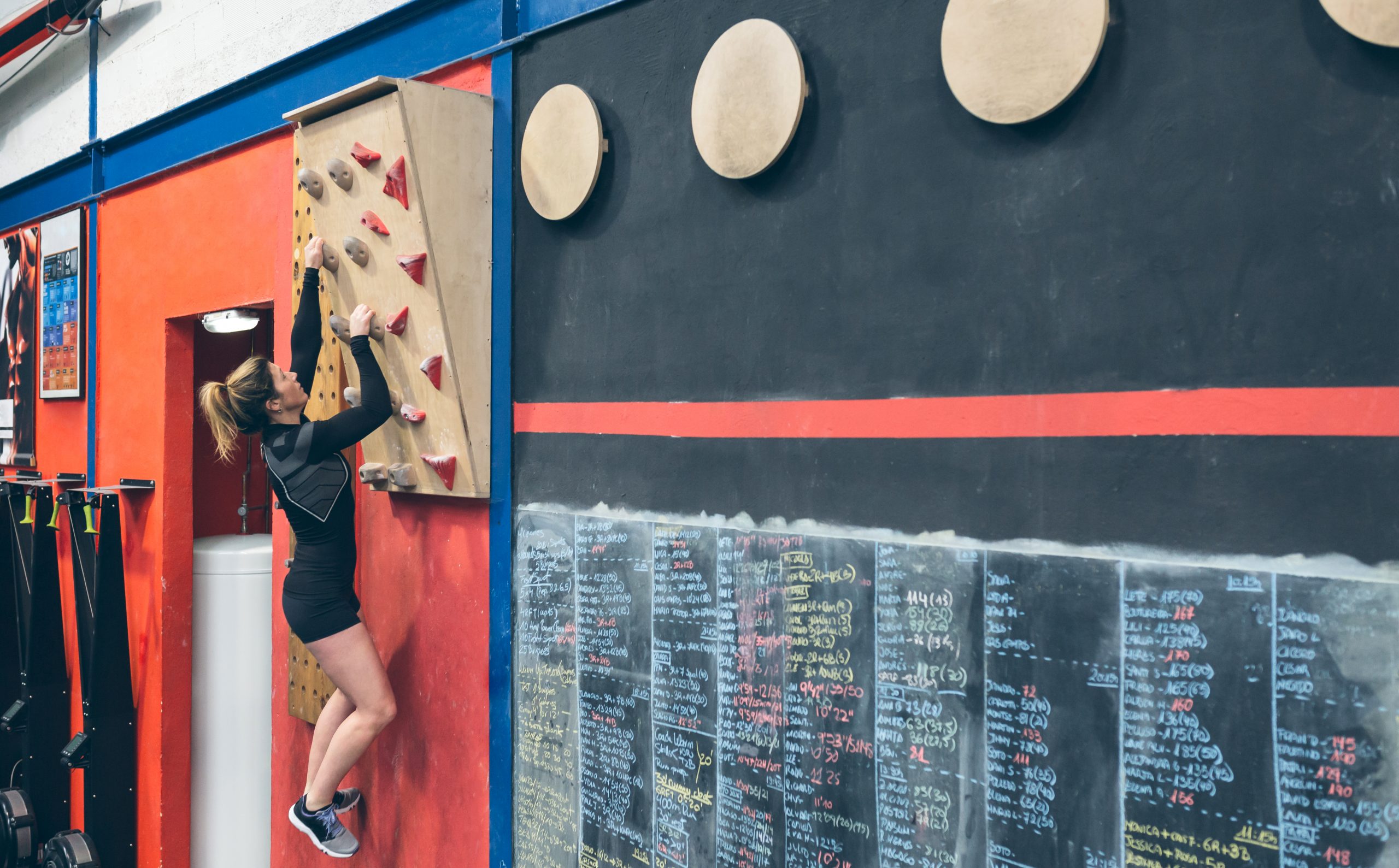 peg board workout - horizontal climb